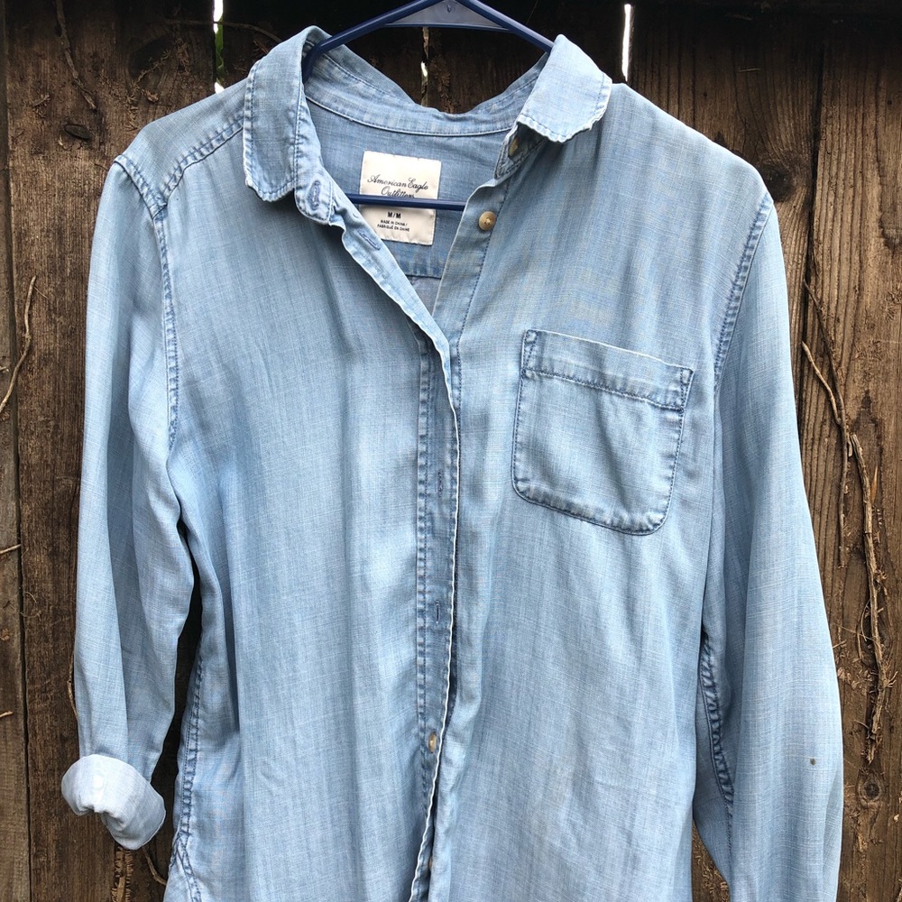 american eagle women’s chambray shirt